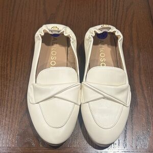 AEROSOLES Women's Elegant Cream Flats